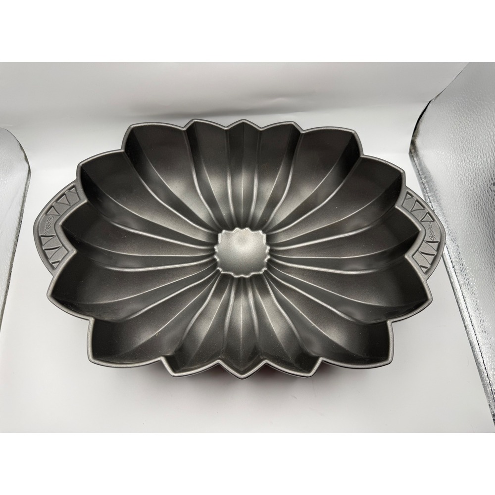 Wilton Flower Petal Cake Pan Cast Aluminum Non-Stick Gray Floral Baking Mold